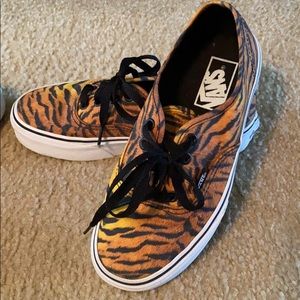 Vans size 6 (w) size 4.5 (m)